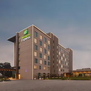 Hotel Express Airport By Ihg 4*