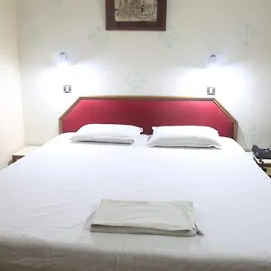 Avenue Club Hotel *