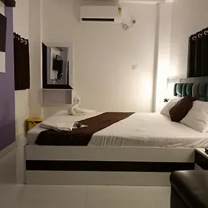 Hotel Leaf 3*