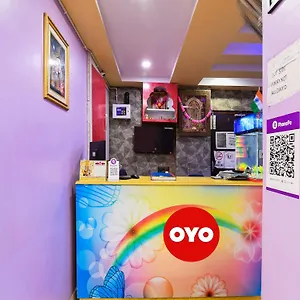 Oyo 71174 レッド ベルベット ホテル
