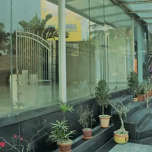 Kings Crown Salt 3* Calcutta
