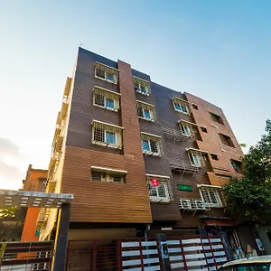 Hotel Oyo 3363 Near Sarat Bose Road 3*