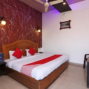 Hotel Oyo 73844 Delight Residency 3*