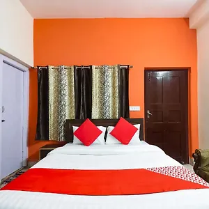 Oyo 60595 Happy Hut Hotel 3*