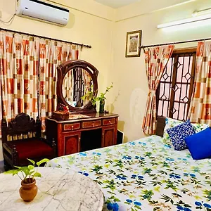 Spacious Apt With Antique Furniture ,ac & Kitchen Apartment