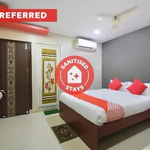 Hotel Oyo 71175 Green Palace