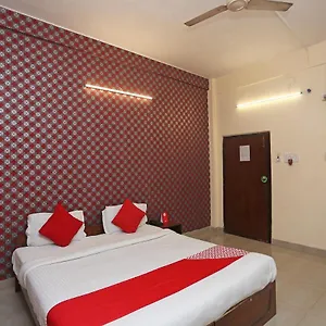 Hotel Oyo 9001 East West