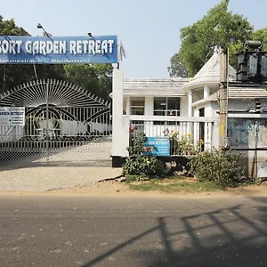 Oyo 28415 Garden Retreat