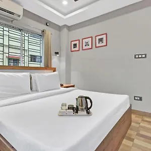 Oyo Townhouse Azure Sky Hotel