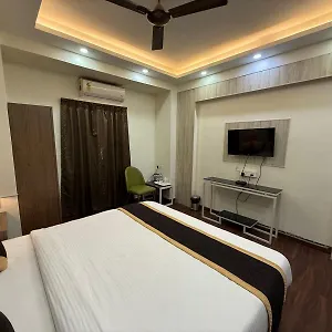 Hotel The Palm Kalighat Kolkata