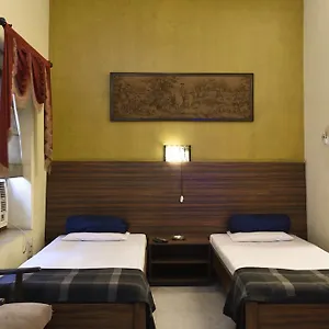 Esplanade Chambers Hotel *