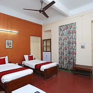 Oyo 11896 Marble Palace 3*