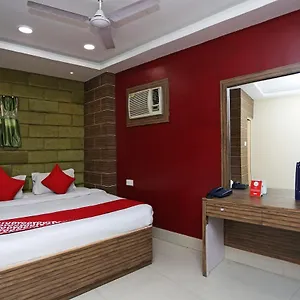 Hotel Oyo 1058 Royal Garden 3*