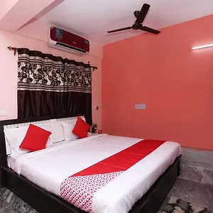 Hotel Oyo 17221 New Orchid 3*