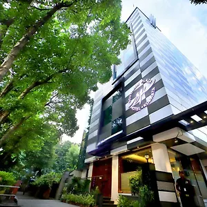 Southern Plaza Hotel