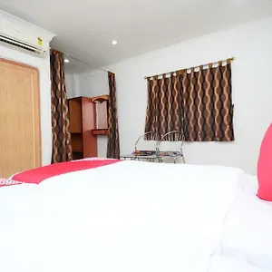 Hotel Oyo 38747 Shilla 3*