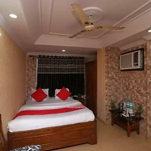 Hotel Oyo Flagship 16209 Ambar Palace 3*